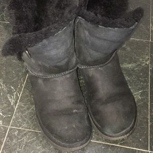Black Bailey button uggs